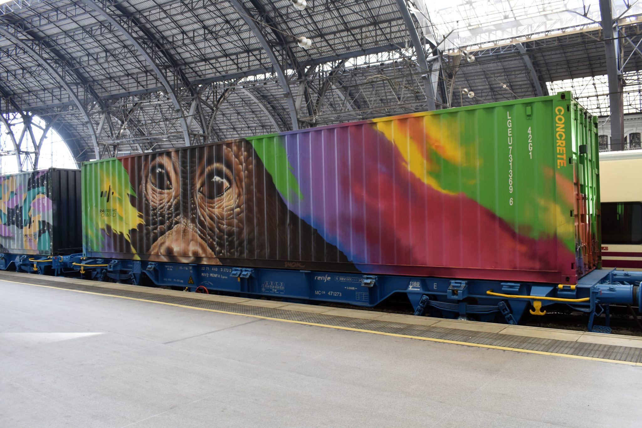Smok Noah's train street art